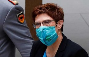 وزيرة الدفاع الألمانية تخضع للحجر الصحي 