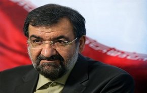 محسن رضايي: علی الرئيس الأمريكي الجديد أن یرفع جميع العقوبات في أسرع وقت