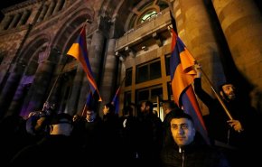 اعتراض ارمنی‌ها به تصمیم پابان جنگ در قره باغ