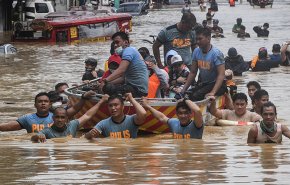 المياه تغمر عددا من أحياء مانيلا بعد مرور 'فامكو'
