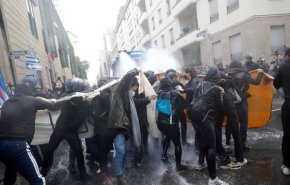 درگیری پلیس با معترضان به محدودیت‌های کرونایی در انگلیس و آلمان