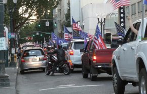 ترامب يواصل رفض تسليم الرئاسة وسط مسيرات مناصيره