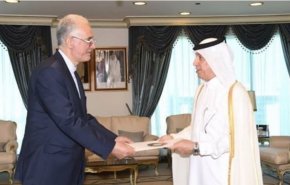 سفير ايران الجديد في قطر يقدم نسخة من اوراق اعتماده 