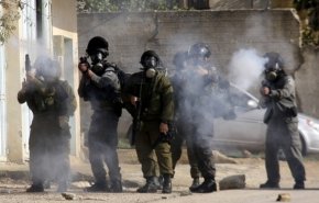 مواجهات بين شبان فلسطينيين وقوات الاحتلال في رام الله