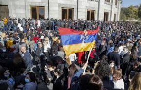 تجدد المظاهرات في يريفان ودعوات المحتجين لتنحي باشينيان عن السلطة