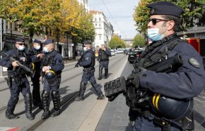 شاهد..الأمن الفرنسي يقمع مظاهرات ضد مشروع قانون يطال الحريات

