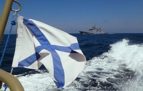 البحرية الروسية توجه تحذيرات لمدمرة أمريكية 