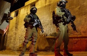 قوات الاحتلال تشن حملات دهم واعتقالات في الضفة الغربية