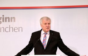 وزير داخلية المانيا يطالب بترحيل هذه المجموعة من السوريين
