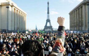 فیلم.. ده‌ها پلیس فرانسوی در اعتراضات روز شنبه مجروح شدند