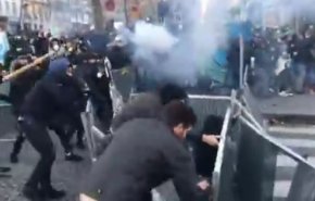 شاهد.. احتجاجات وأعمال عنف وسط باريس تنديدا بقانون 'الأمن الشامل'
