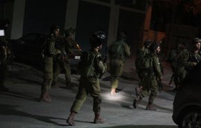 قوات الاحتلال تشن حملة اعتقالات طالت عددًا من الشبان الفلسطينيين