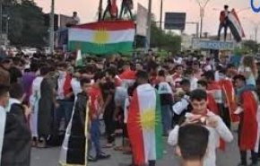 معترضان در سلیمانیه پرچم عراق را پوشیدند