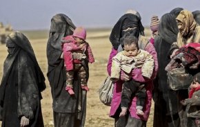 أوزبكستان تعيد 98 امرأة وطفلاً من عوائل داعش إلى أراضيها
