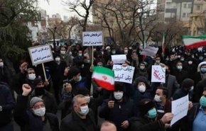 اعتراض مردم تبریز به شعرخوانی ضد ایرانی اردوغان/ تجمع اعتراضی مقابل کنسولگری ترکیه در تبریز