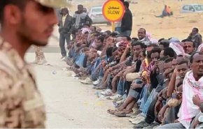 شاهد.. الرياض تحتجز مئات المهاجرين في ظروف بائسة