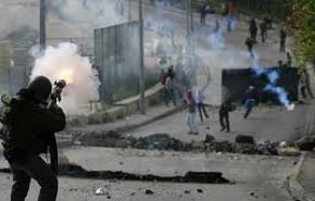 إصابة عشرات الفلسطينيين بالاختناق خلال مواجهات مع الاحتلال في كفر قدوم 