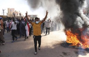 شاهد خروج آلاف المتظاهرين الغاضبين ضد حكومة حمدوك بالسودان
