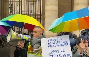 خیابان‌های پاریس در تصرف جلیقه زردهای معترض به ماکرون
