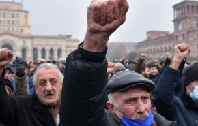 ادامه ناآرامی در ایروان؛ مخالفان پاشینیان امکانات دولتی محاصره کردند
