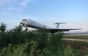 فيديو مرعب.. طائرة تتفادى كارثة أثناء إقلاعها من مطار صربي
