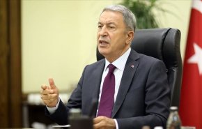وزیر دفاع ترکیه در سفری از پیش اعلام نشده وارد لیبی شد