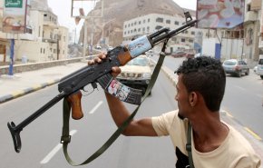 اليمن: اشتباكات عنيفة بين مرتزقة العدوان في عدن