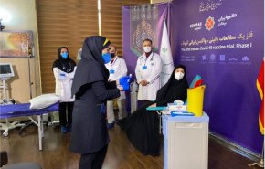 داوطلبان اولیه تزریق آزمایشی واکسن کرونای ایرانی از مسئولان و خانواده‌شان هستند + تصاویر