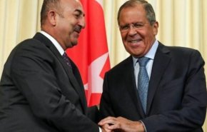 وزير الخارجية التركي يبحث مع نظيرِه الروسي التطورات الإقليمية والدولية