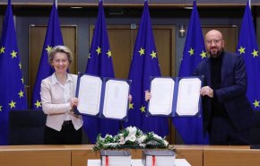 أوروبا يوقع رسميا اتفاقية للتجارة مع بريطانيا لما بعد 