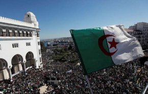 الجزائر تنقل 3 سجناء من الحراك الشعبي مضربين عن الطعام إلى المستشفى