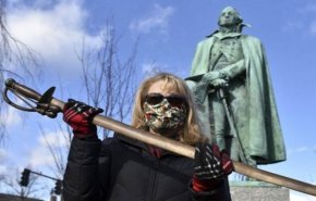  أمريكي يعيد سيفا سرقه من تمثال قادة الحرب الأميركية بعد 4 عقود
