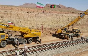 بموجب عقد.. إيران تمد أفغانستان بقضبان السكك الحديد