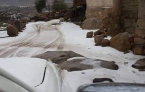 شاهد/لاول مرة منذ أكثر من نصف قرن.. تساقط الثلوج في اليمن