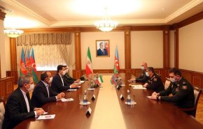 ايران وجمهورية آذربيجان تبحثان تطوير التعاون العسكري بينهما