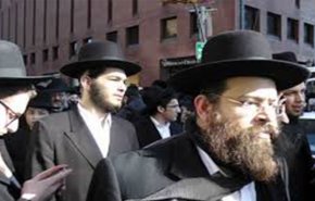 صحيفة حريدية تضع كمامات على وجه الحاخامات بالفوتوشوب!