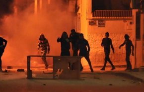 احتجاجات ومواجهات ليلية عنيفة في 6 مدن تونسية اثر الأوضاع الاقتصادية الصعبة