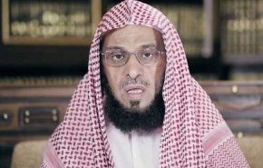 شاهد.. الداعية السعودي عائض القرني يتعرض لانتقادات بسبب وليمة باذخة