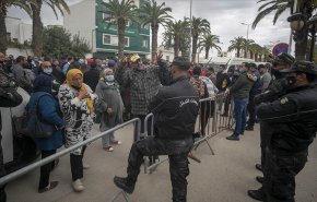 حکومت نظامی در پایتخت تونس و بازداشت صدها نفر در درگیری با پلیس
