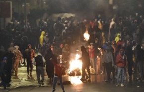 استمرار الاحتجاجات التونسية لليلة الرابعة.. اعتقال المئات من المتظاهرين