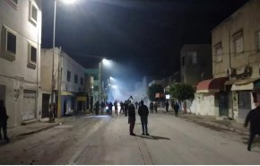 تداوم اعتراضات مردمی در تونس و درگیری با نیروهای امنیتی + عکس