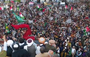 شاهد.. إعتصام لحركة الديمقراطية الباكستانية أمام البرلمان
