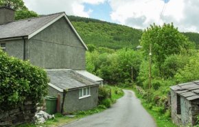 قرية بريطانية معروضة للبيع بشكل كامل وبسعر صادم للجميع