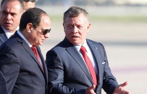 لماذا إصطحب السيسي أكثر من 70 مسئولا ومرافقا إلى الاردن؟