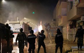 اندلاع احتجاجات جديدة في تونس بعد وفاة محتج متأثرا بإصابته في اشتباكات مع الشرطة