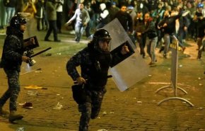 تداوم اعتراضات در لبنان؛ معترضان با نیروهای امنیتی درگیر شدند

