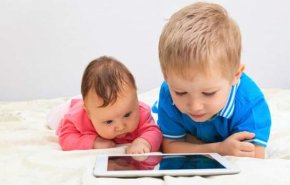 ما تأثيرات شاشات اللمس على الأطفال؟