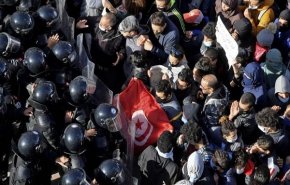 تظاهرات تونسی ها ادامه دارد/درگیری با نیروهای پلیس در پایتخت