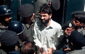 محكمة باكستانية تفرج عن المتهم بخطف الصحفي الأمريكي دانيال بيرل