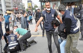 احتجاجات طلابية في اسطنبول والشرطة تعتقل العشرات